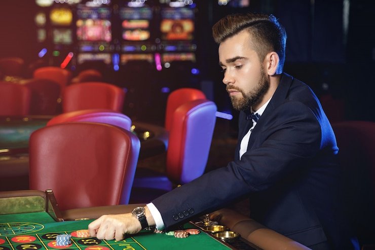 Antarmuka multi-olahraga jasa bola menampilkan pertandingan sepak bola, esports, dan pilihan meja langsung